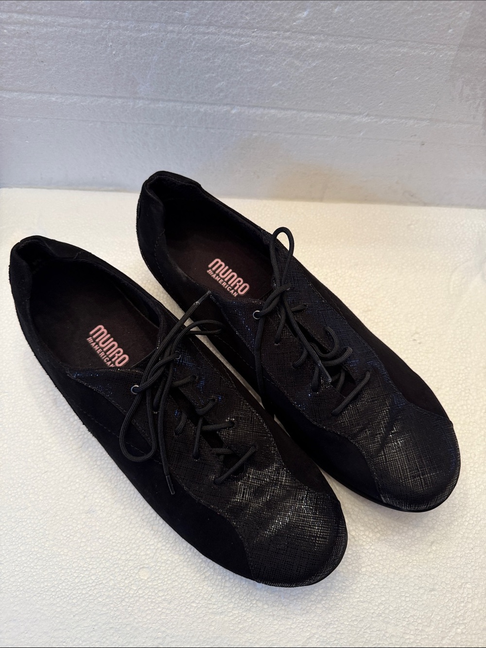 New Munro Black womens Slip-On leather snickers 11 W